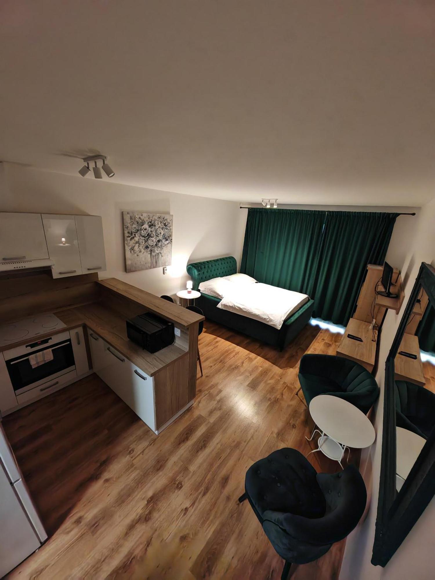 Entrez Radnica Apartment Kosice Bagian luar foto