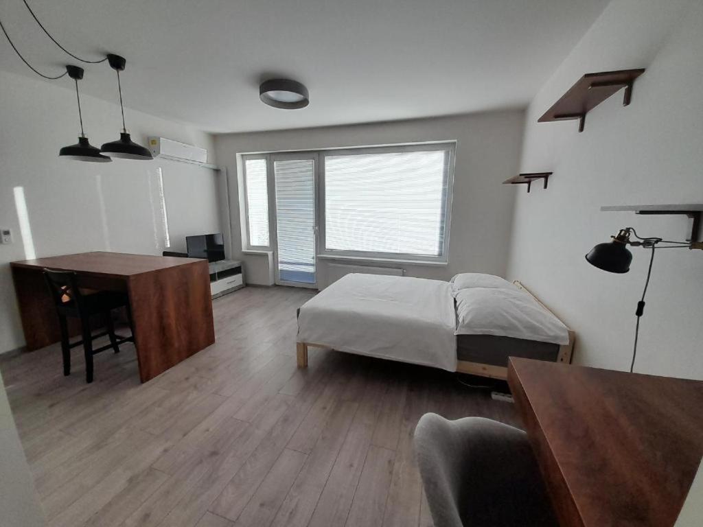 Entrez Radnica Apartment Kosice Bagian luar foto